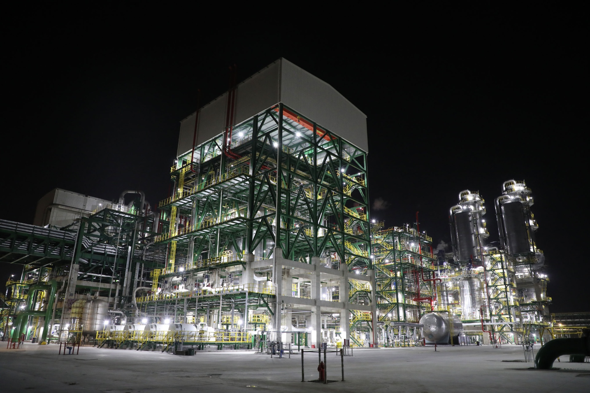 China丨HGT signed a contract of auxiliary equipment for PTA Phase III air compressor with Xinfengming Group Dushan Energy